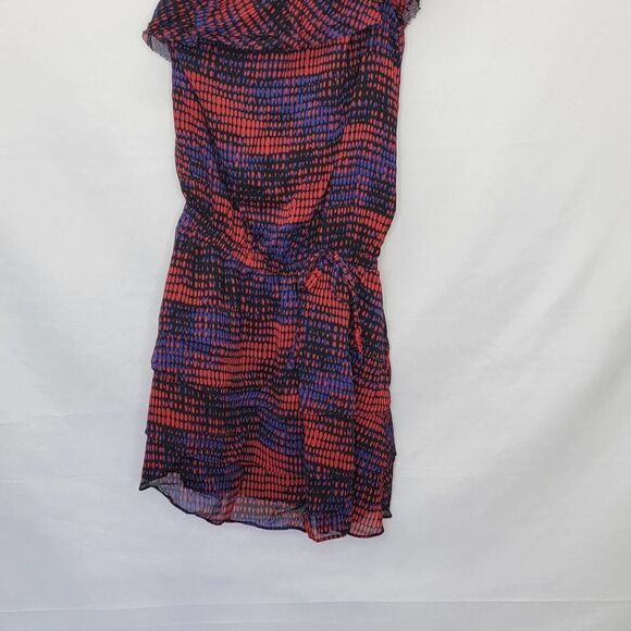 The limited one shoulder with ruffle on bottom - Picture 10 of 16